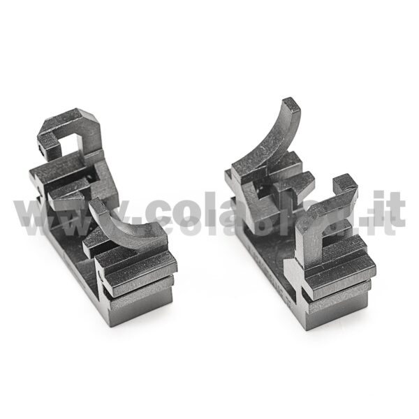COPPIA ADATTATORI Ford Focus Station Wagon Titanium﻿ FISSAGGIO PORTALAMPADA KIT LAMPADE LED XENON